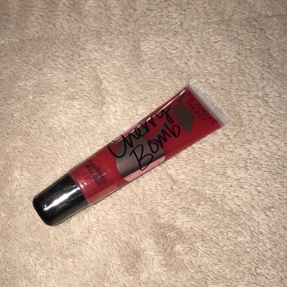 Victoria’s Secret Cherry 🍒 bomb flavor gloss New